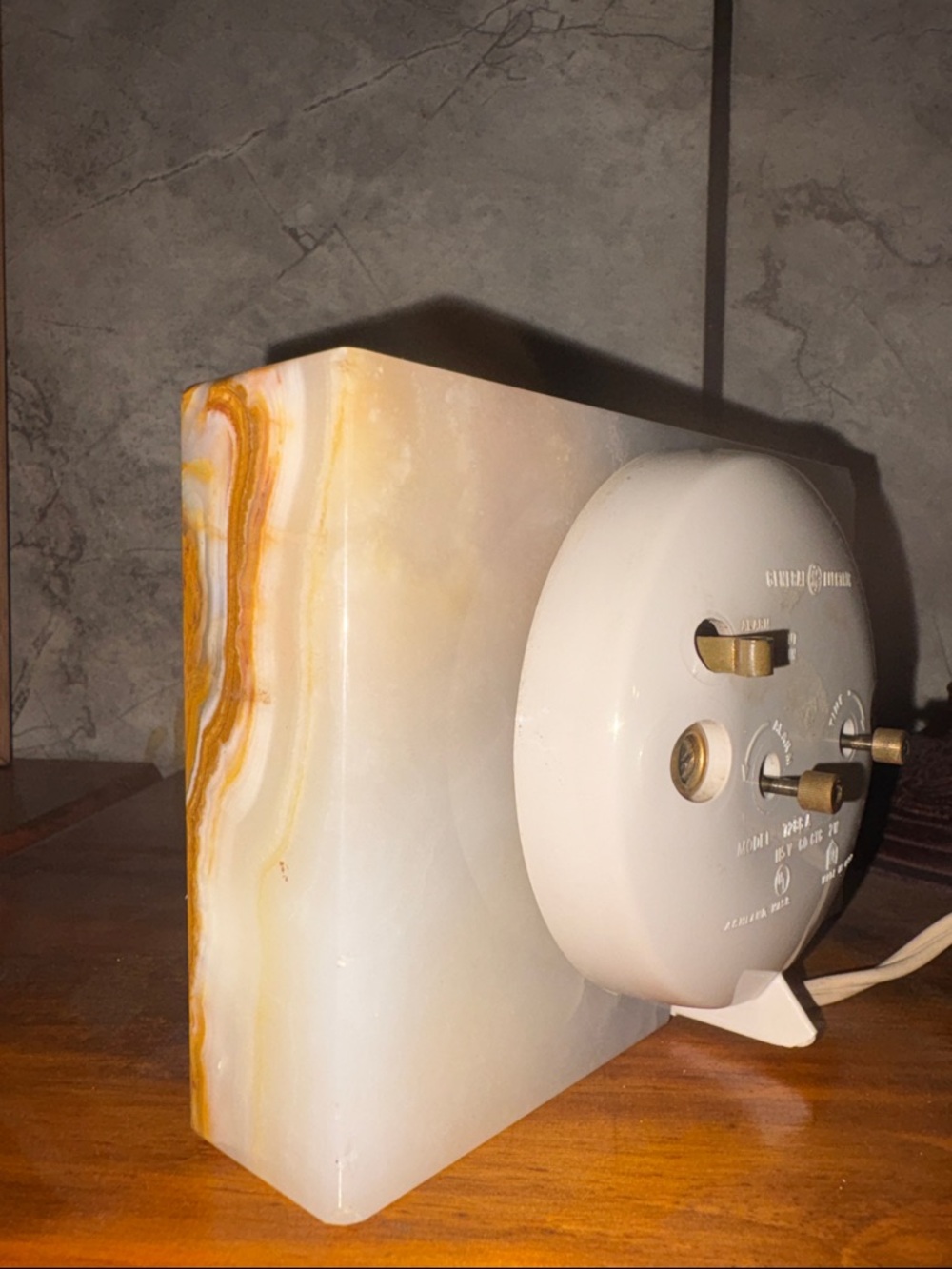 Mid-Century Orange Agate Alarm Clock with Roman Dial 70s Vintage - Picture 7 of 14